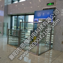 邵陽西站矩形、半高單向門及護欄