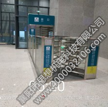 柳州站矩形、半高單向門和護欄